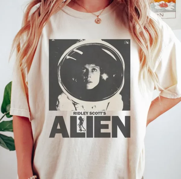 Vintage Alien Movie Shirt Scary Horror Movie Tee