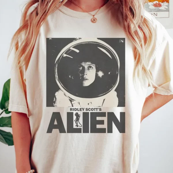 Vintage Alien Movie Shirt Scary Horror Movie Tee